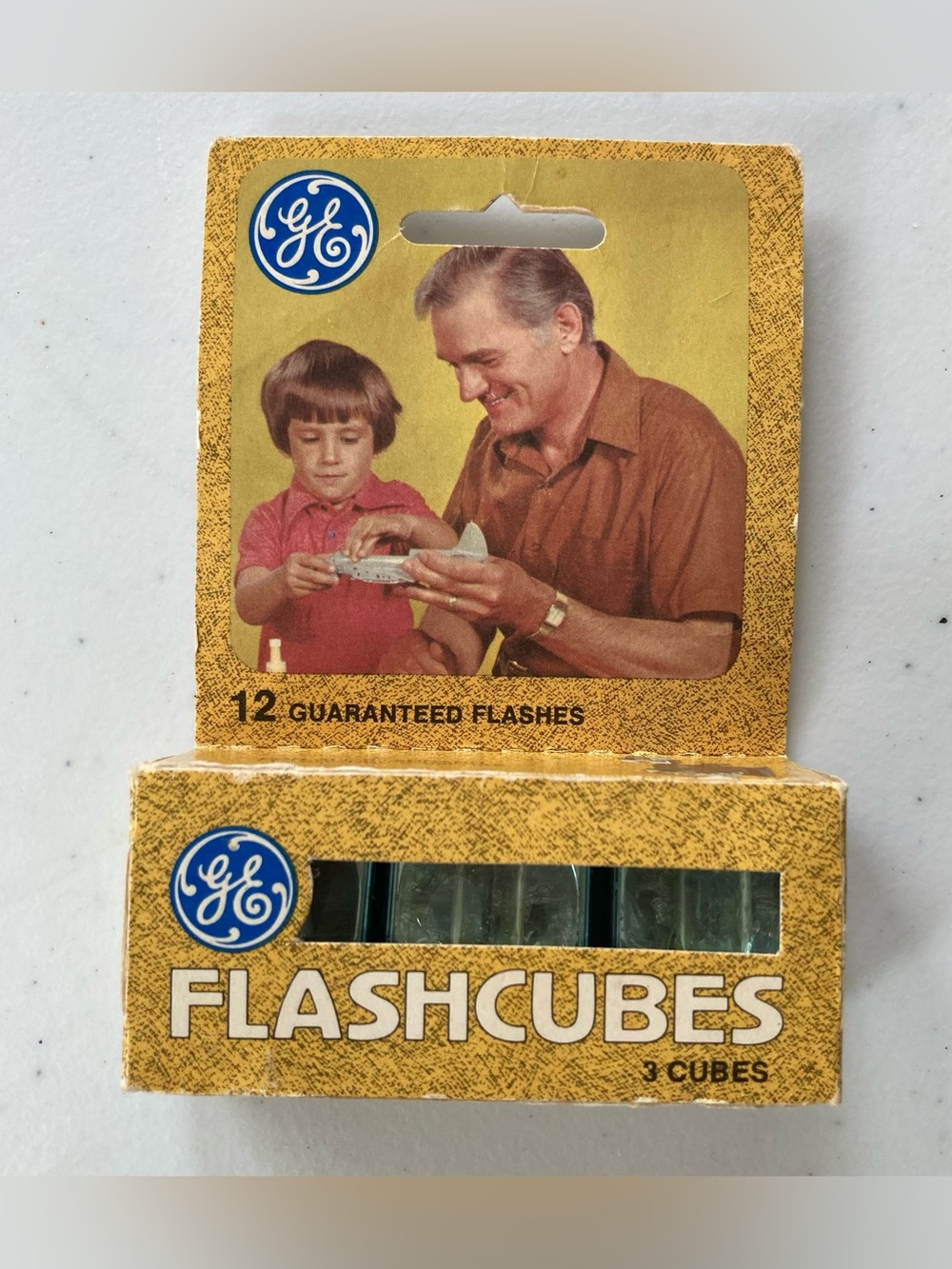 Vintage GE Magicubes General Electric Magic 3 Cubes 12 Flashes Camera Equipment